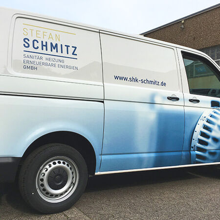 Fahrzeugwerbung: Transporter Vollverklebung für ein Sanitärunternehmen. Produziert von Bové + Oeldemann Werbetechnik GmbH & Co. KG aus Ratingen, in Nordrhein-Westfalen